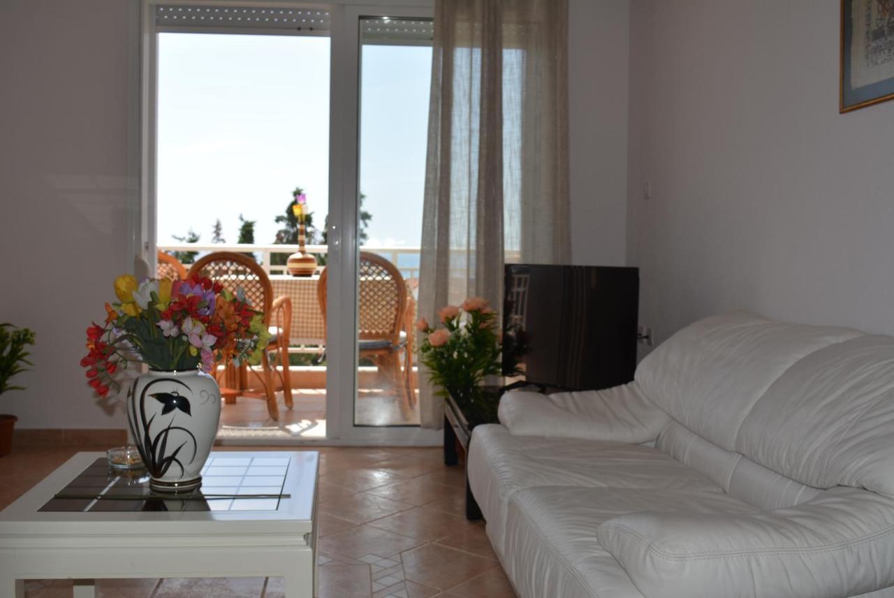Panos Apartments Геракини Екстериор снимка